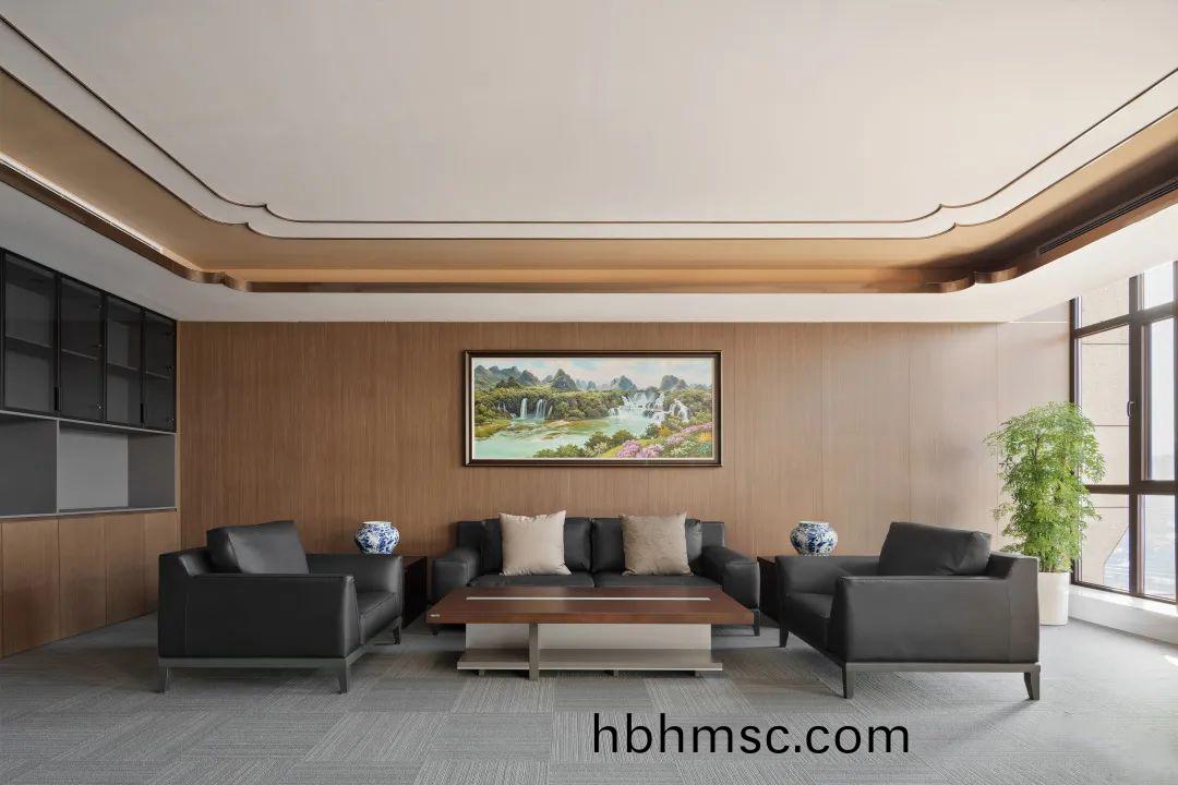 百洋醫藥(yao)集(ji)糰辦公(gong)樓(lou)傢具配套(tao)之(zhi)真(zhen)皮(pi)商(shang)務洽(qia)談(tan)沙髮